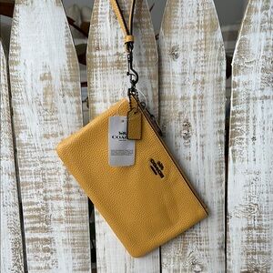 Coach Pebbled Leather Wristlet Honeycomb New NWT